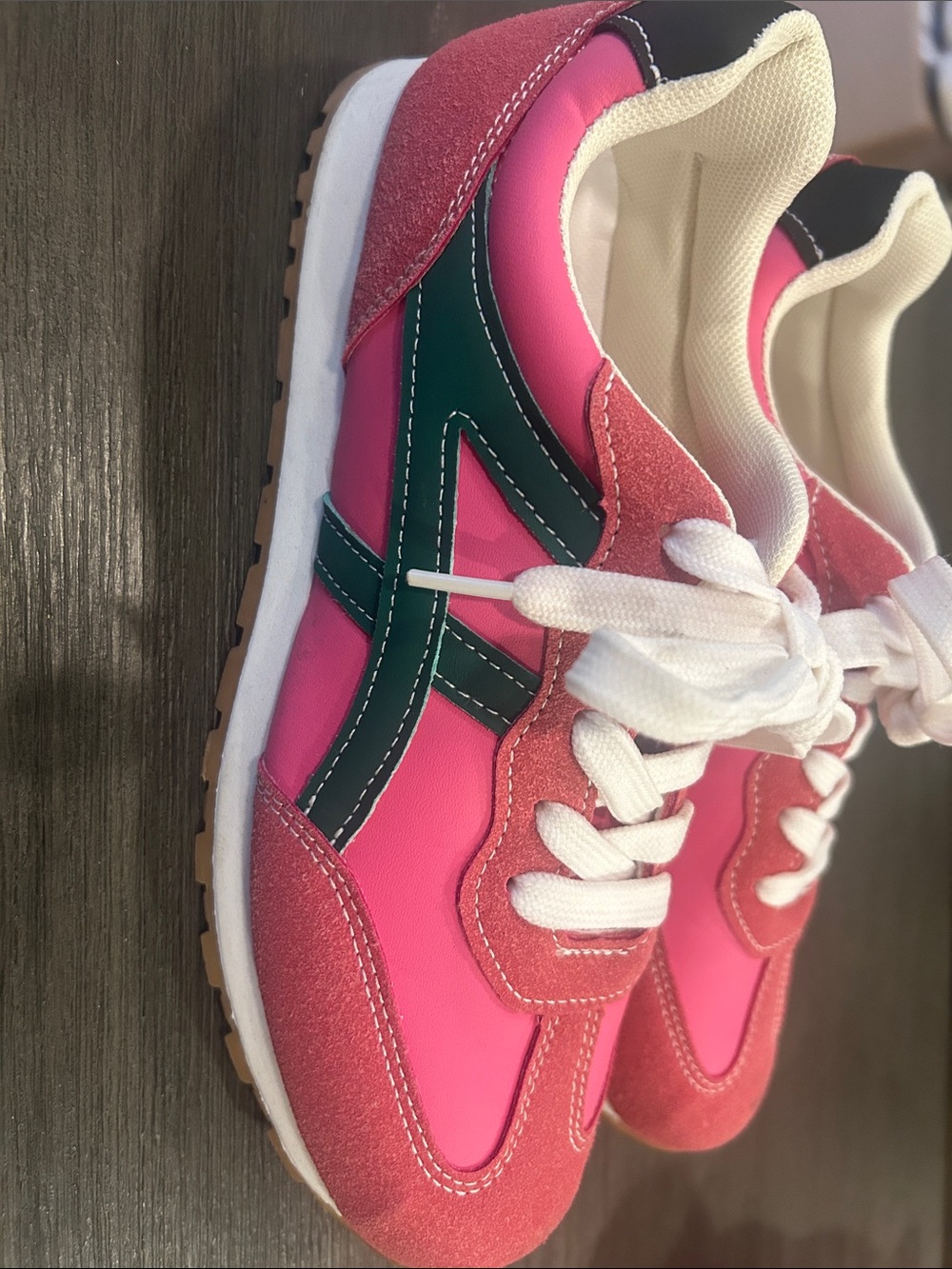 SHEIN Pink & Dark Green Women's Retro Sneakers